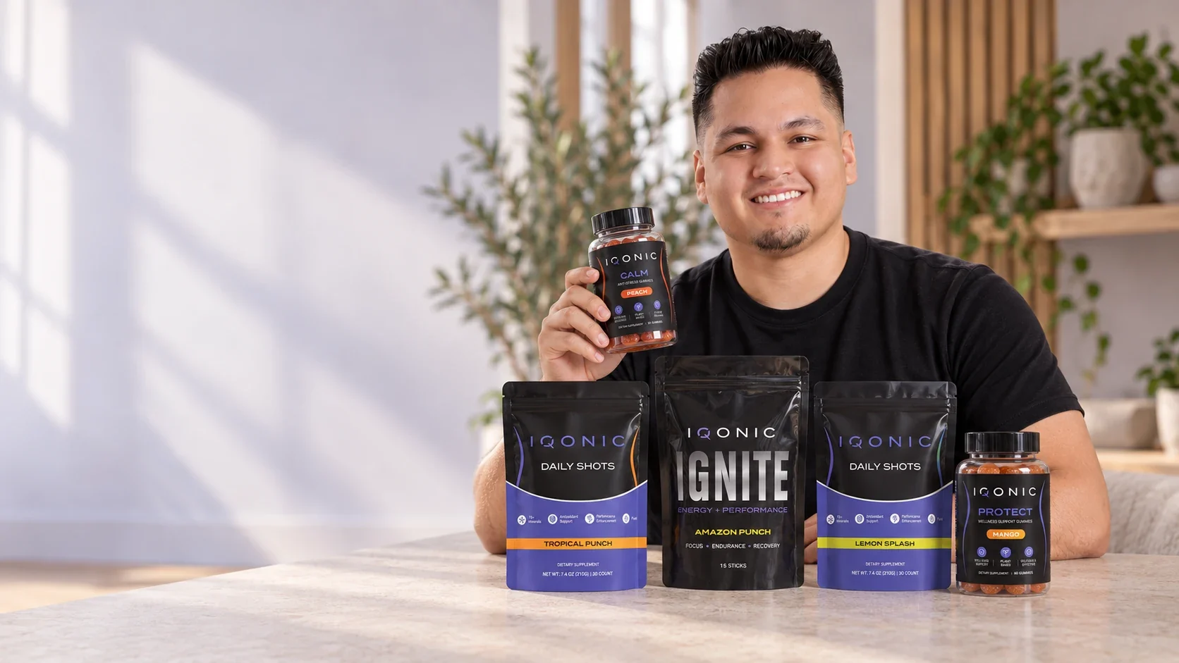 Diego Sovero junto a la colección IQONIC Wellness