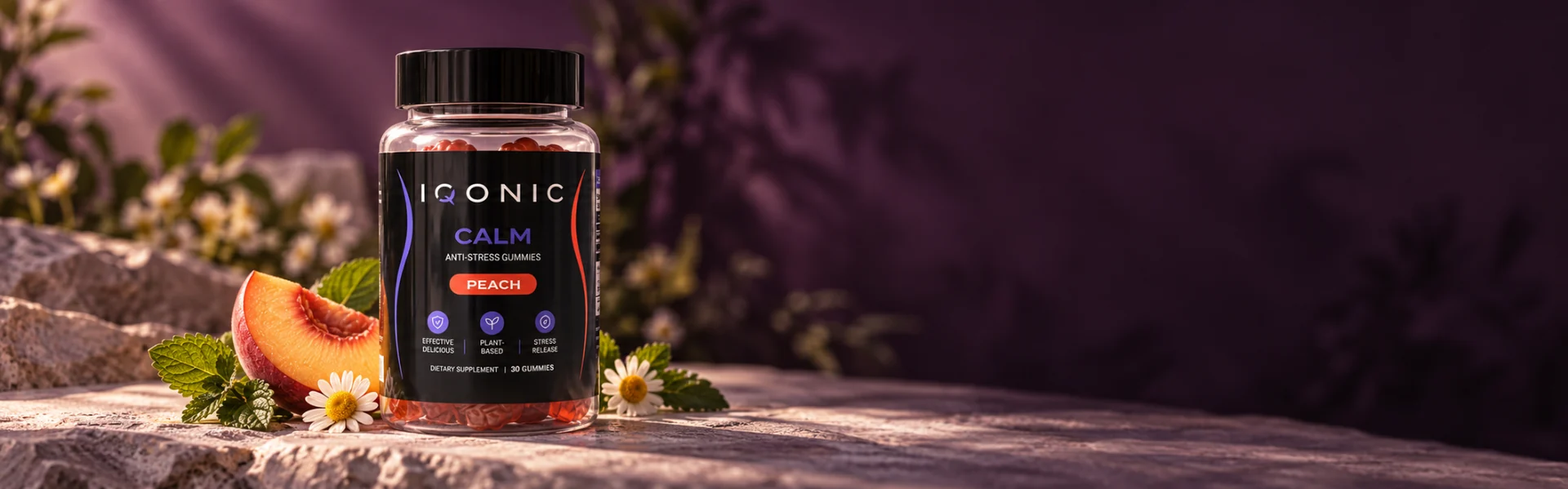 CALM: frasco completo en una composición botánica con durazno